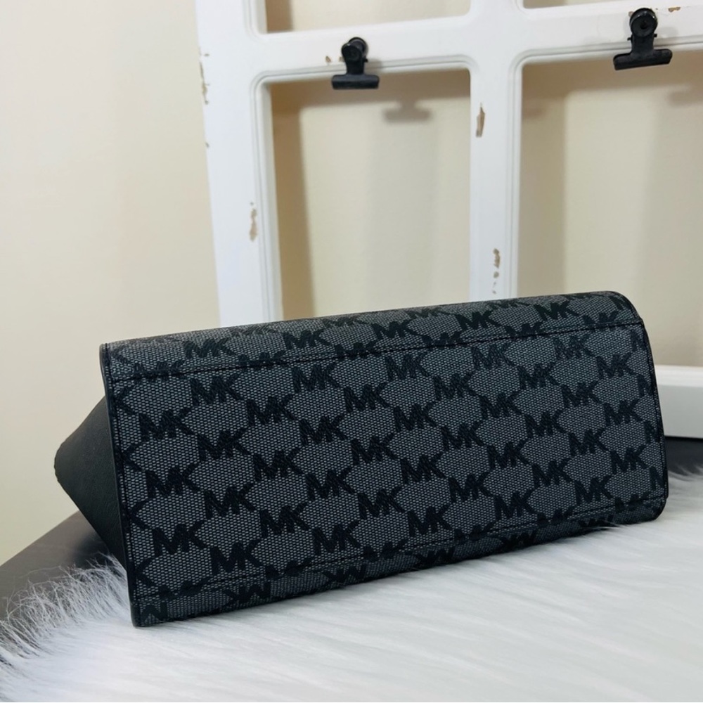Michael Kors Selma Medium Messenger Crossbody Bag - Picture 7 of 14